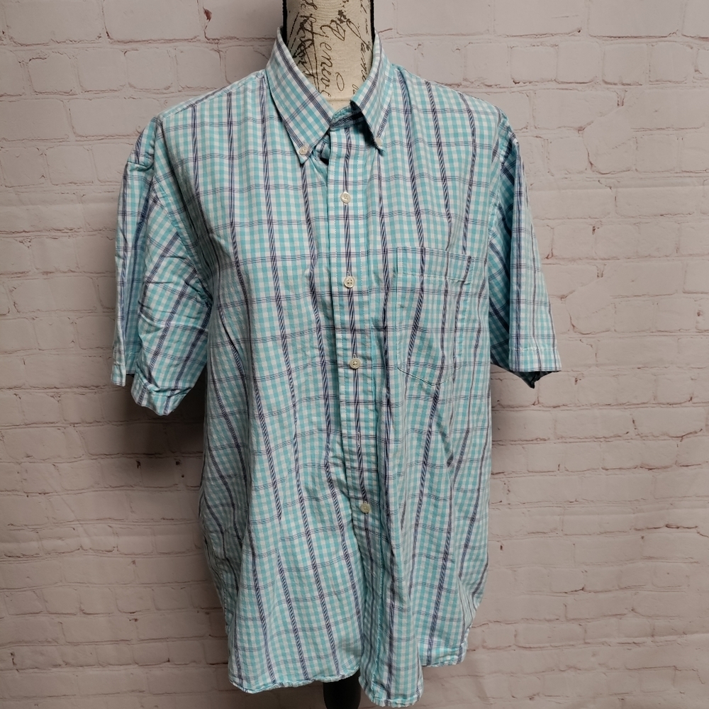 RESERVED Izod and Dickies short sleeve button-up shirts. Large. 723 - Picture 2 of 10